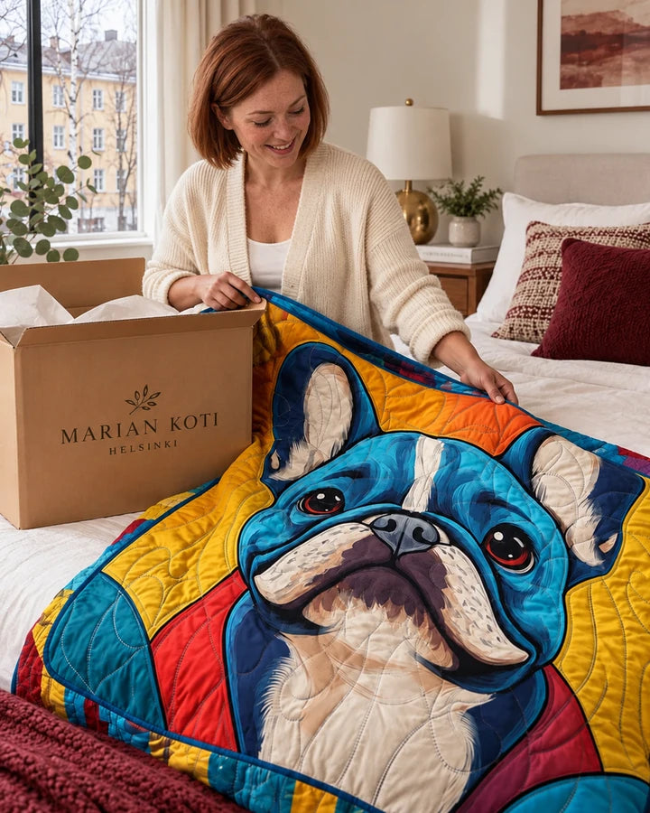 Asiakas purkamassa sinisen bulldogin vuodevaatteita